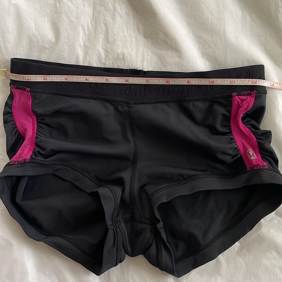 Lululemon Athletic Shorts in Black and Pink Size-Medium - Picture 8 of 11